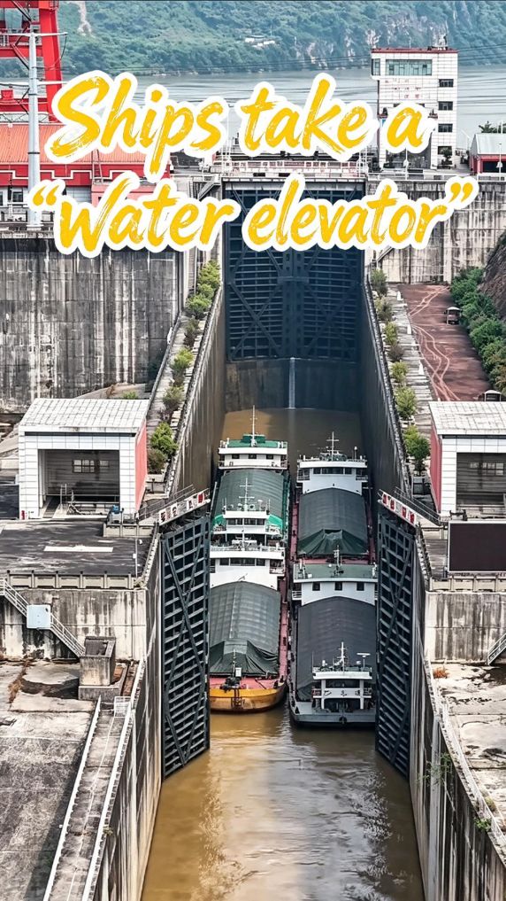 Cargo ships ride "water elevator" in Chongqing, China